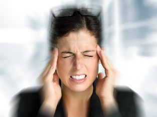 Vertigini e mal di testa sono spesso preoccupati con osteocondrosi cervicale